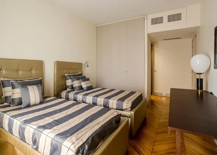 Trocadéro, Eiffel Tower, Luxury For 8p