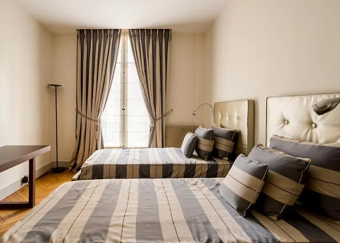 Trocadéro, Eiffel Tower, Luxury For 8p